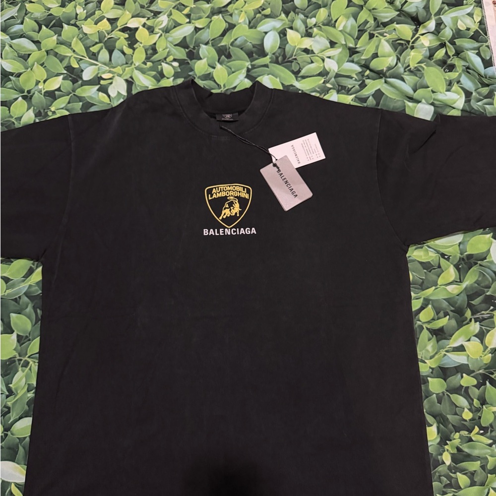Balenci lambo Black tshirt size Large